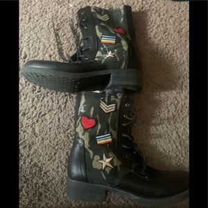 MiA size 10 black boots with zipper